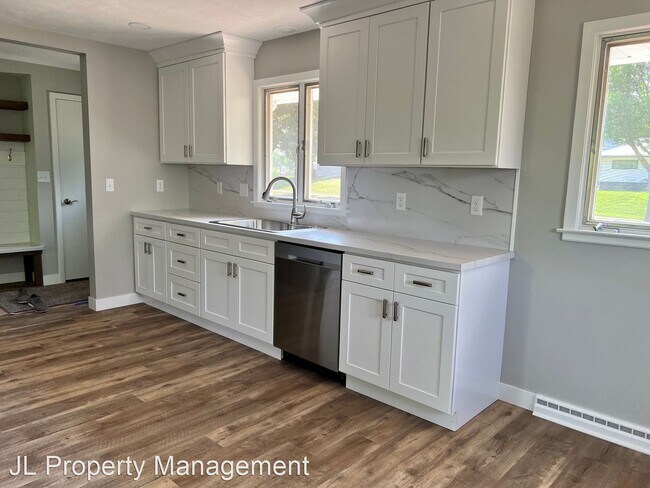 Photo - 4 br, 2 bath House - 2000 S Cardinal Dr