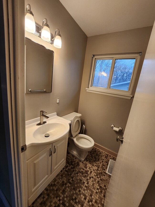 Photo - 1103 Ravenwood Ave Unit Entire House