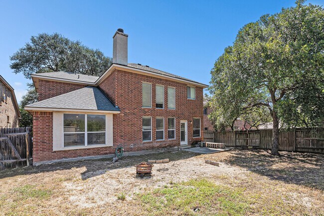 Photo - 2635 Lakehills St