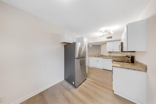 Photo - 8977 Wiles Rd Unidad 102