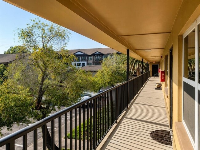 Building Photo - 2500 Harn Blvd Unit F24