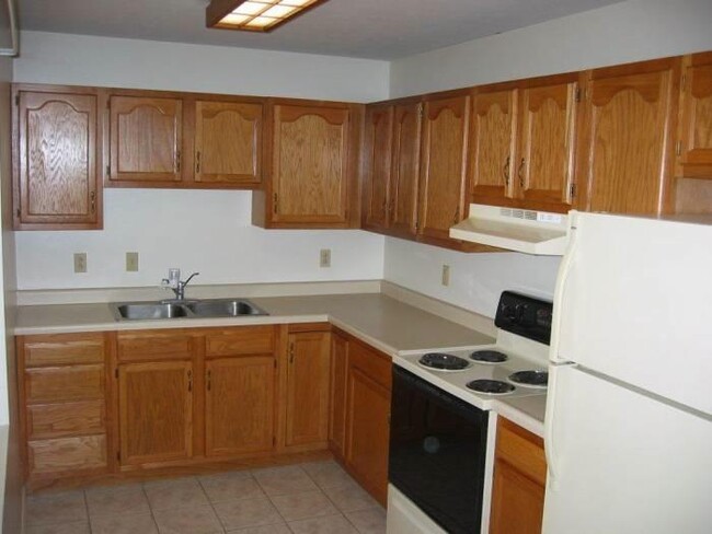 Building Photo - 143 Main St Rental