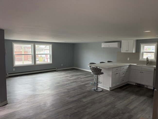 Building Photo - 4063 Union Rd Unit Front Apartment