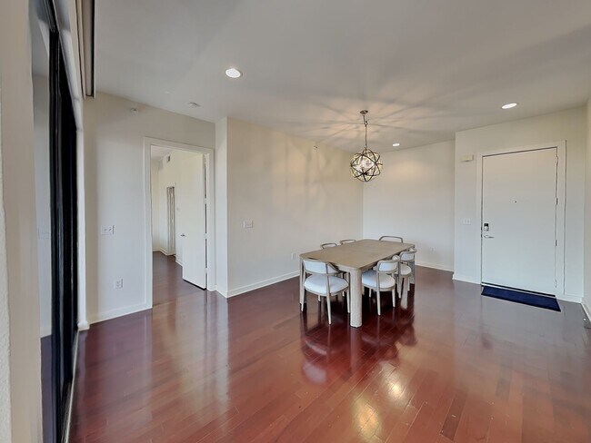 Photo - Attractive, fully furnished Arthouse condo — READY NOW!