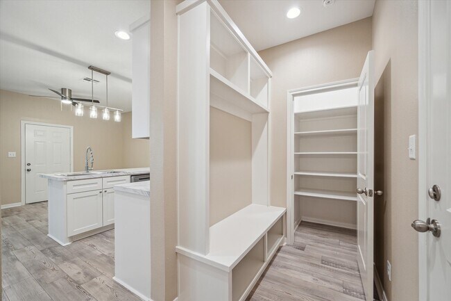 Photo - 4834 Pine Ave Unidad A
