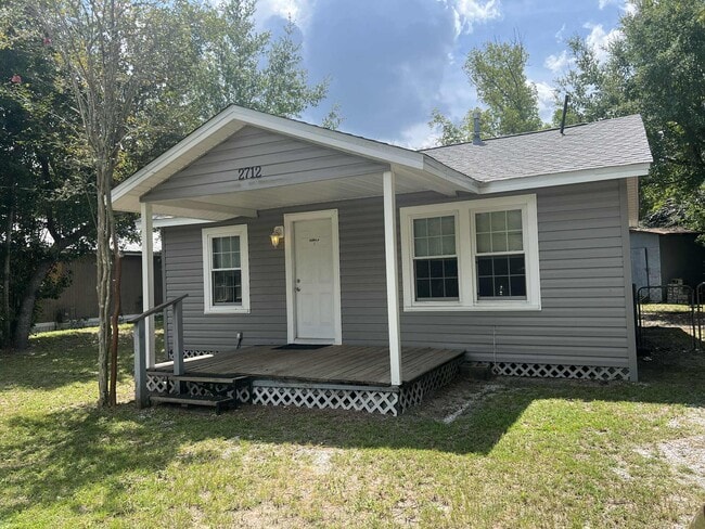 Building Photo - 2712 E 8th Ct Rental