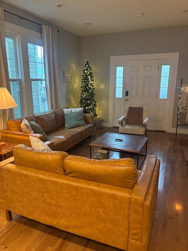 Living Room/ Front Door - 500 S Hennessey St Unit 502