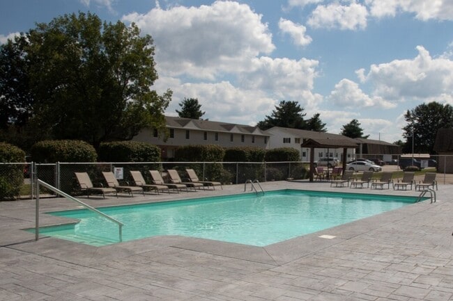 Piscina - Highland Terrace Apartments