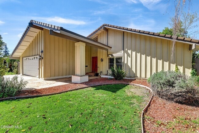 Photo - 2923 E Sierra Dr