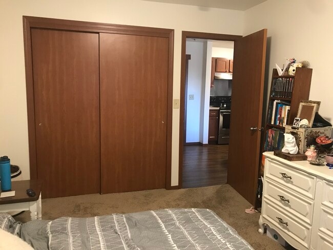 Large Closet - The Metro On Vine