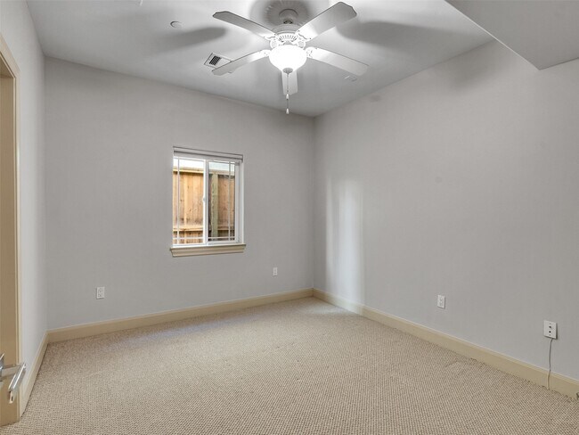 Photo - 1910 Summer St