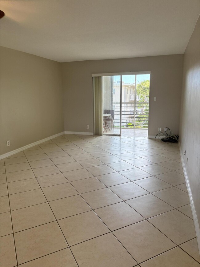 Photo - 2770 Garden Dr S Unidad 304