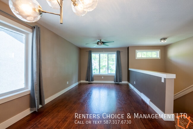 Photo - 2 bedroom Duplex, Onsite laundry, Assigned Parking