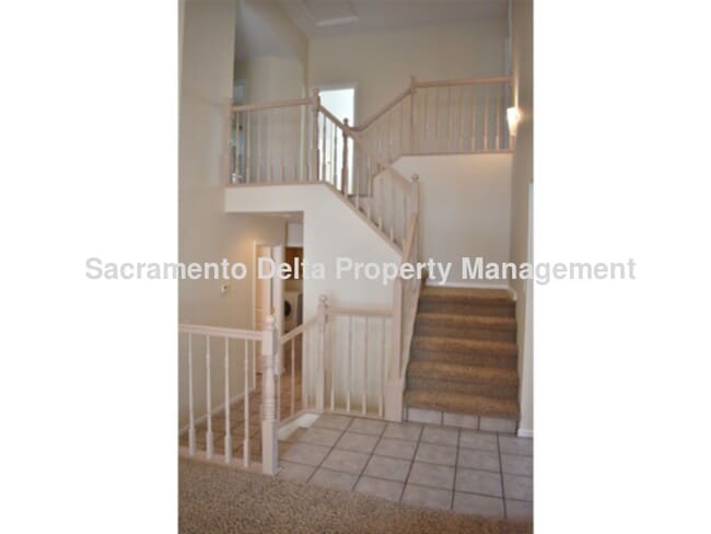 Photo - Rocklin home with pool & newer HVAC!