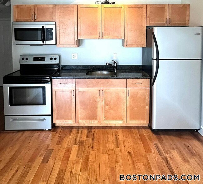 Building Photo - 26 Portland St Rental