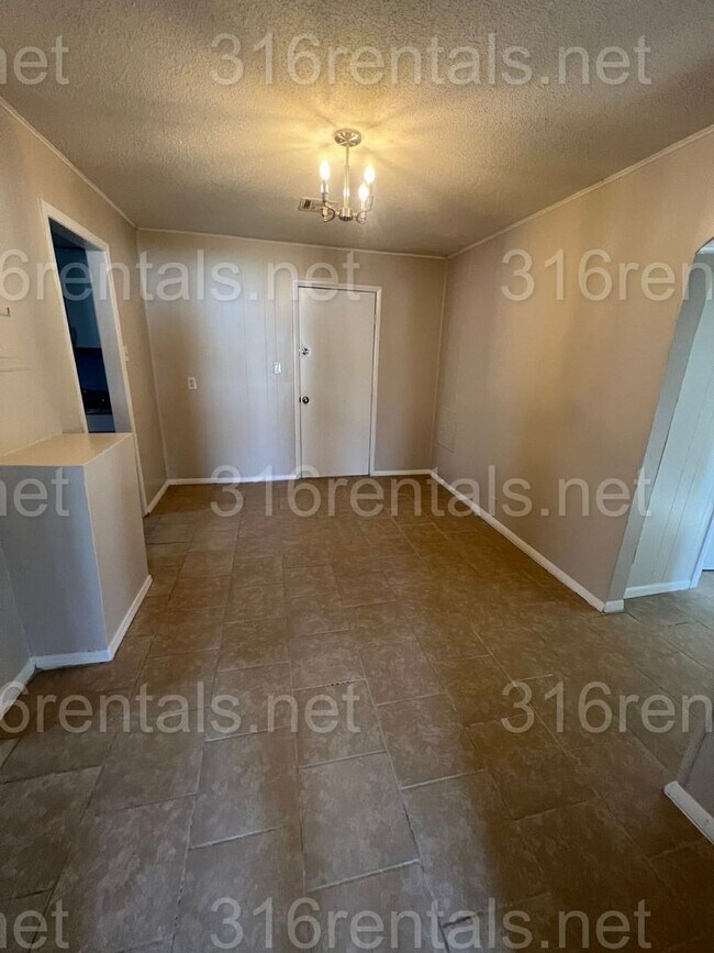 Photo - $1150 - **COMING SOON** 3 bed 1 bath - Single Family Home