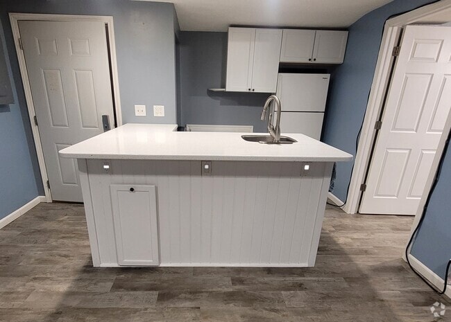 Building Photo - Legate Rental