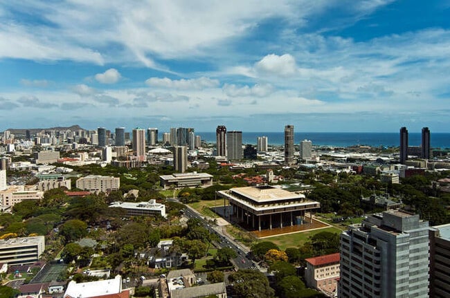 Building Photo - Luxurious Penthouse Living in Downtown Honolulu! Unit 3912