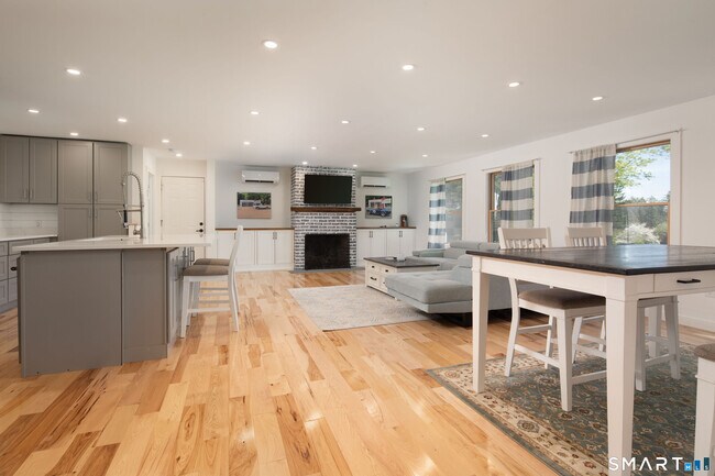 Photo - 9 Woodcrest Ln