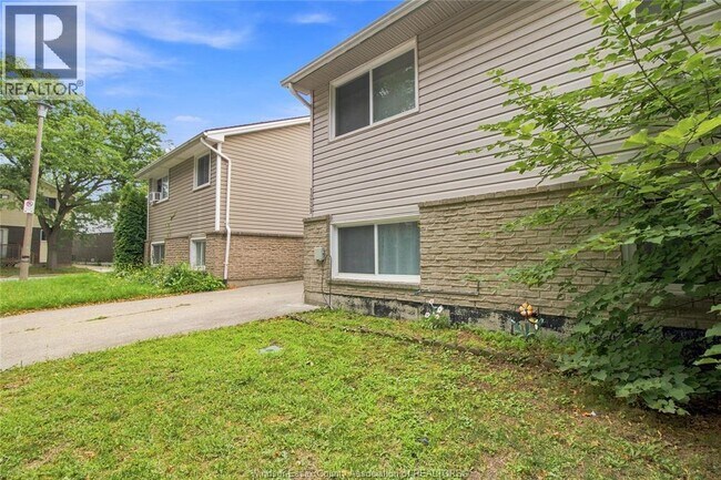 Photo - 1229 Arncliffe Pl