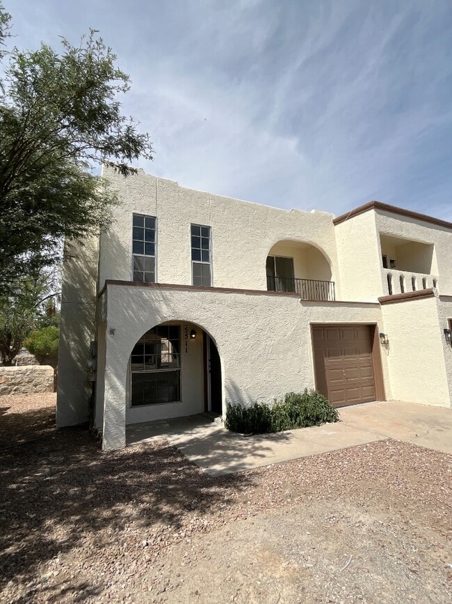 Photo - 5509 Oakbriar Cir