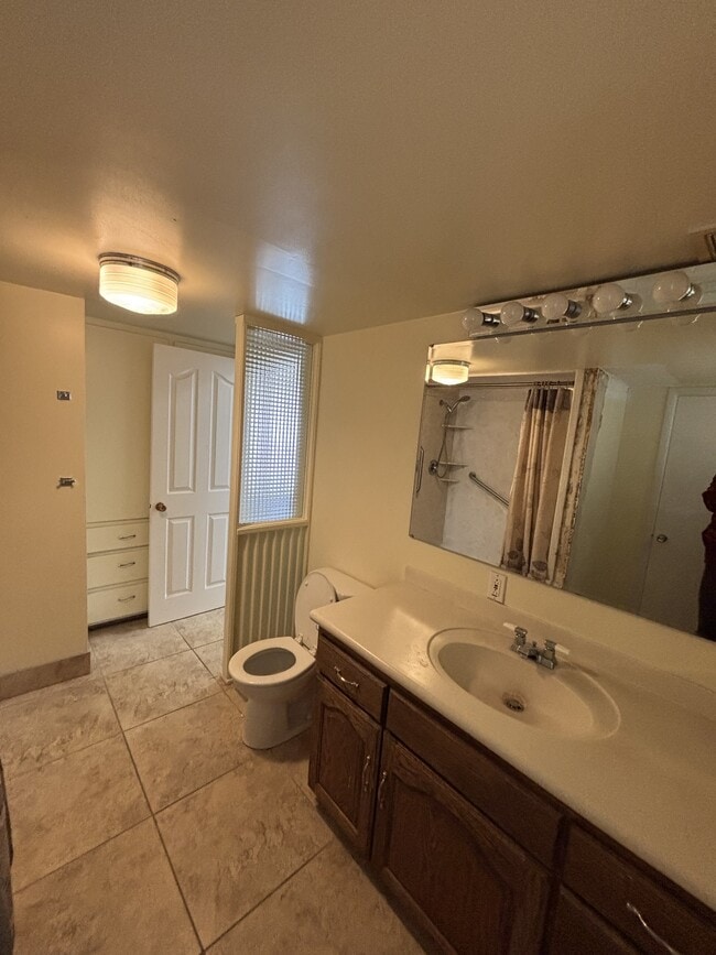 Photo - 187 E 5th St