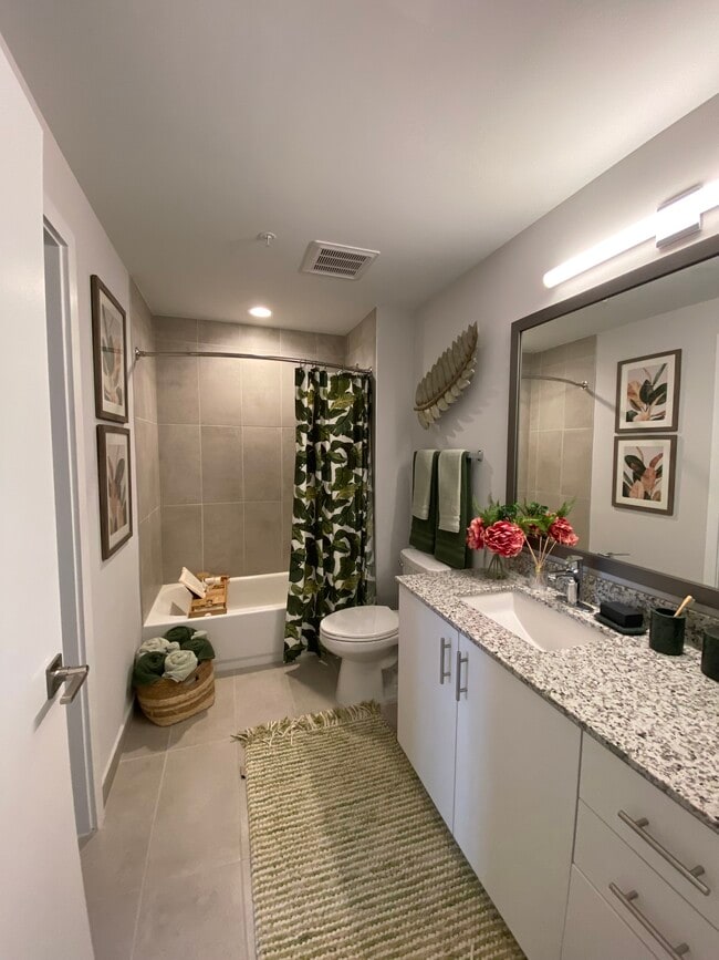 Photo - 1455 W 31st St Unit B2