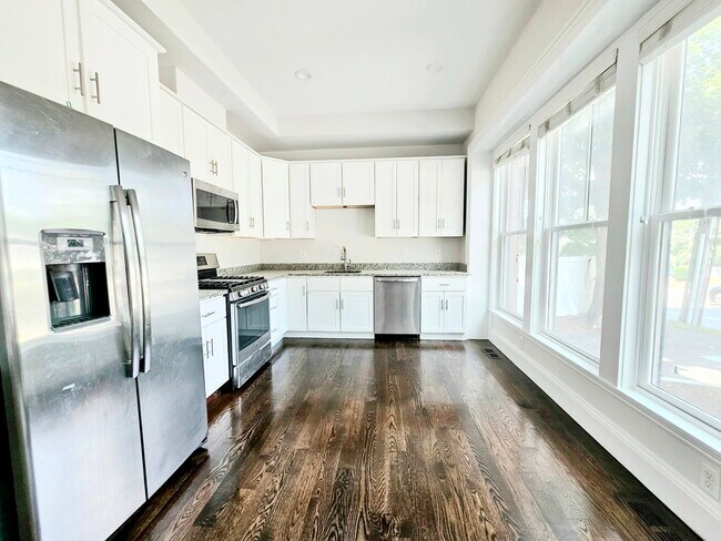 Photo - 2044 Beacon St