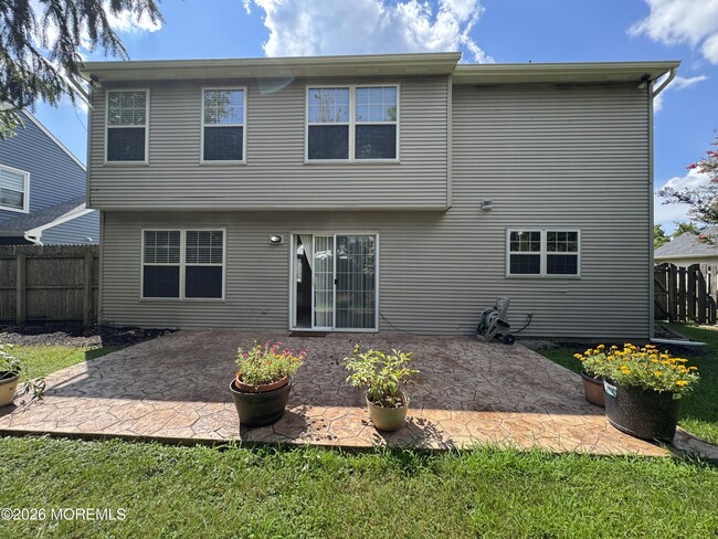 3 Longbrook Ln