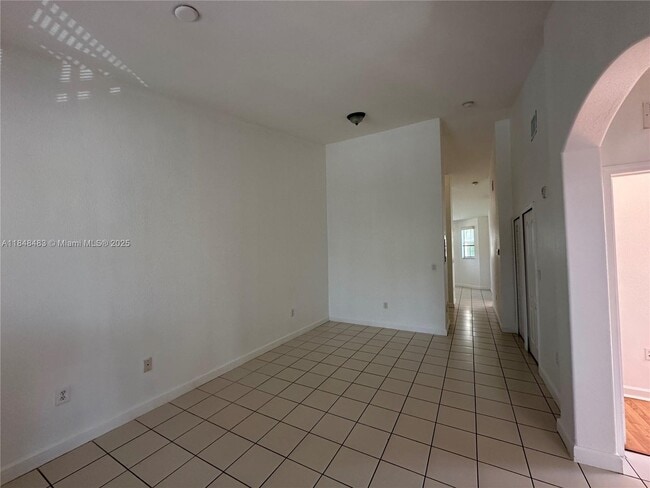 Photo - 1568 SE 26th St Unidad 200