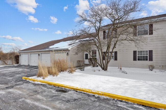 Building Photo - 21 N Park Blvd Unit B