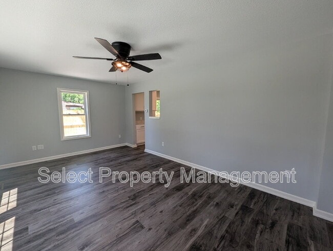 Photo - 920 Courtney Dr