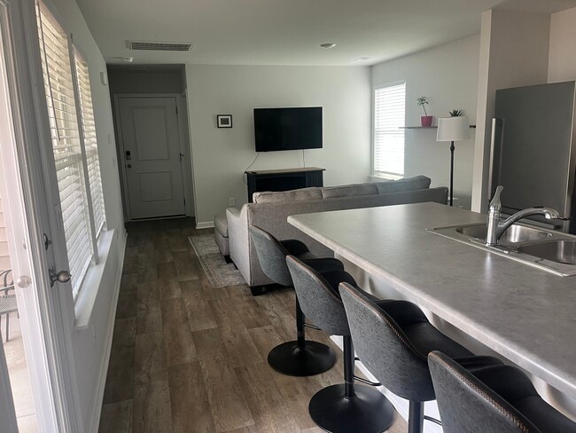 Photo - 1011 Course Ln