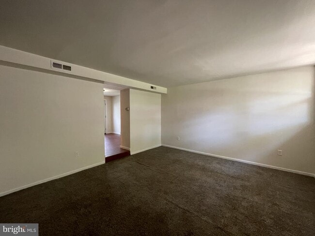 Photo - 700 E 1st St