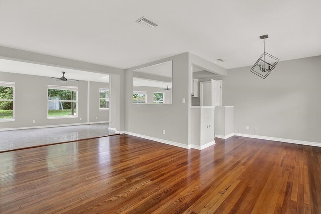 Photo - 10711 Seminole Dr N