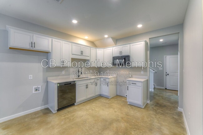 Photo - 652 Ayers St