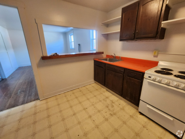 Building Photo - 1401 US-2 Unit 1 Rental