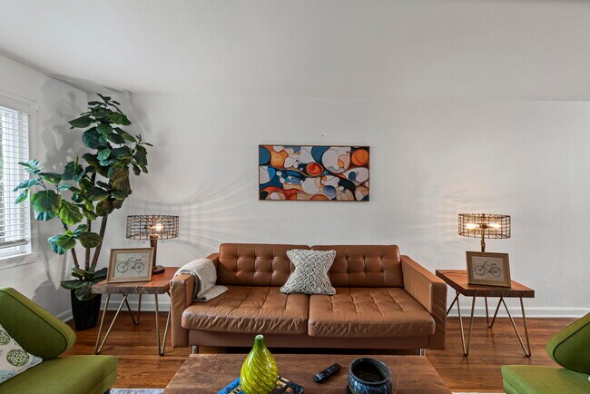 Photo - 1003 W 38th St