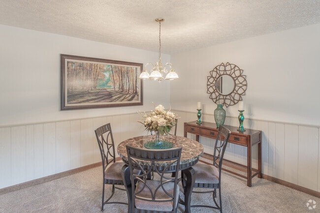 2BR, 2BA - 1,100 SF
