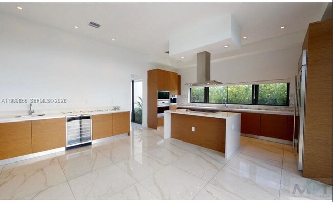 Photo - 16580 Sunset Way