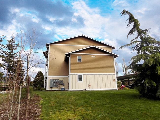 Photo - Roomy 2 Bedroom Condo With Washer & Dryer! ***Single Occupancy Only***