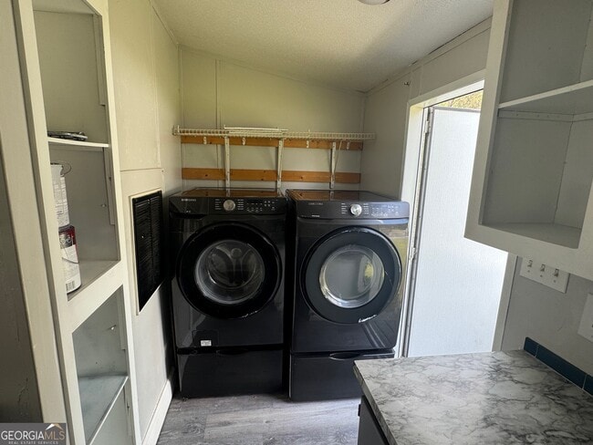 Photo - 18 Mohican Maze Unit # 18M