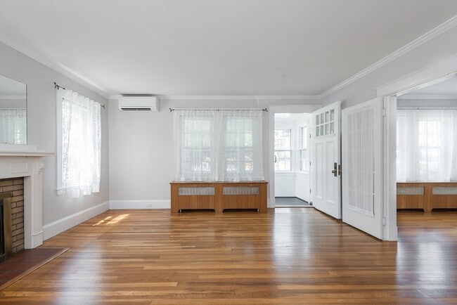 Building Photo - 204 Walpole St Unit 1