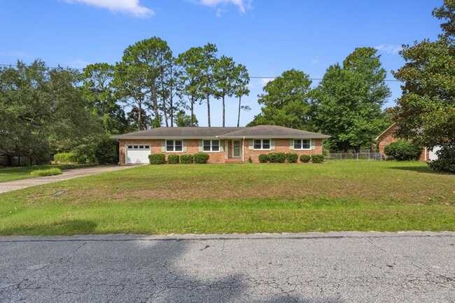 Building Photo - 210 Madeline Dr