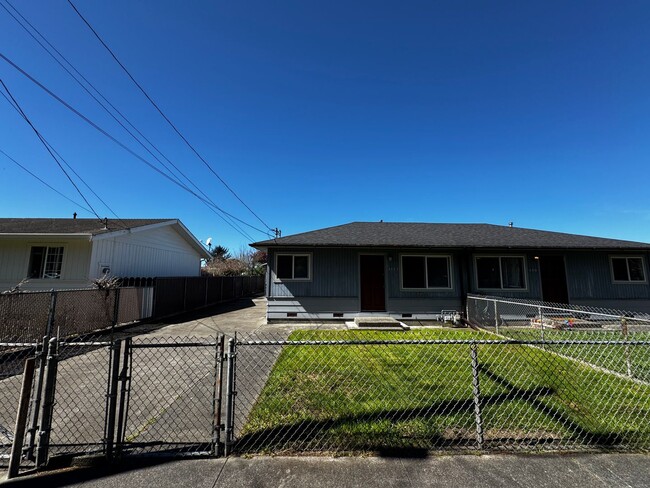 Building Photo - (1X) 3480-3482 D Street [PRM: Renee] Unit (1X) 3482 D Street