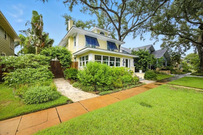 Photo - 221 13th Ave NE