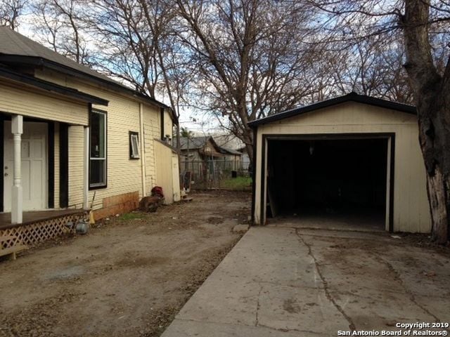 1113 Rivas St