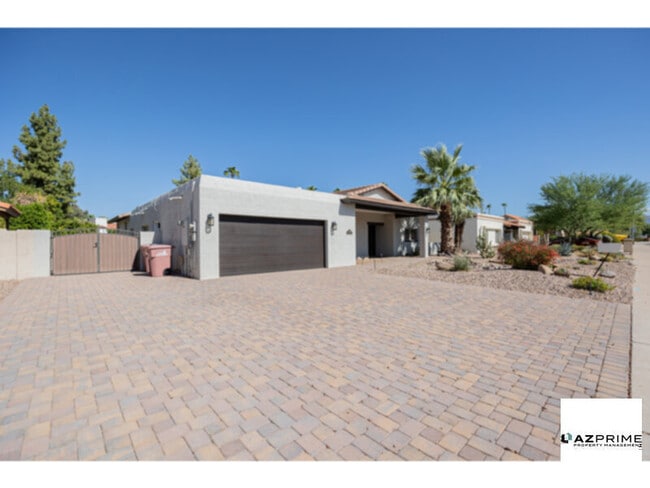 Building Photo - Elegant 3/2.5 Scottsdale Home - Vaulted Ce...