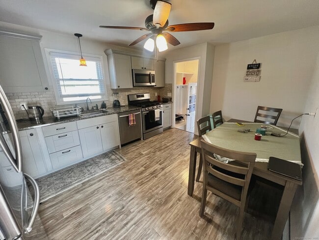 Photo - 20 Glenfield Ave