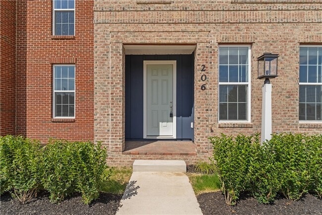 Photo - 206 Oliver Wy